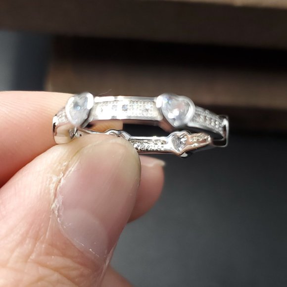 Size 9 Sterling Silver Clear Hearts Cubic Zirconia Ring - Picture 4 of 7